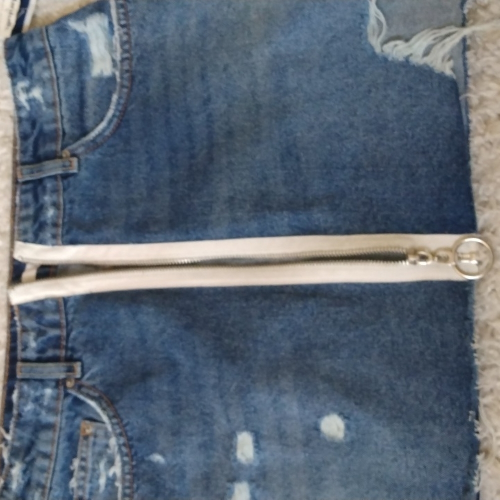 Zara Trafaluc Denimwear Distressed Skirt. - Picture 7 of 7